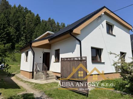Ponúkam na predaj: Zrekonštruovaný dom s 3 bytovými jednotkami v Ludrovej, kúsok od Ružomberka. 